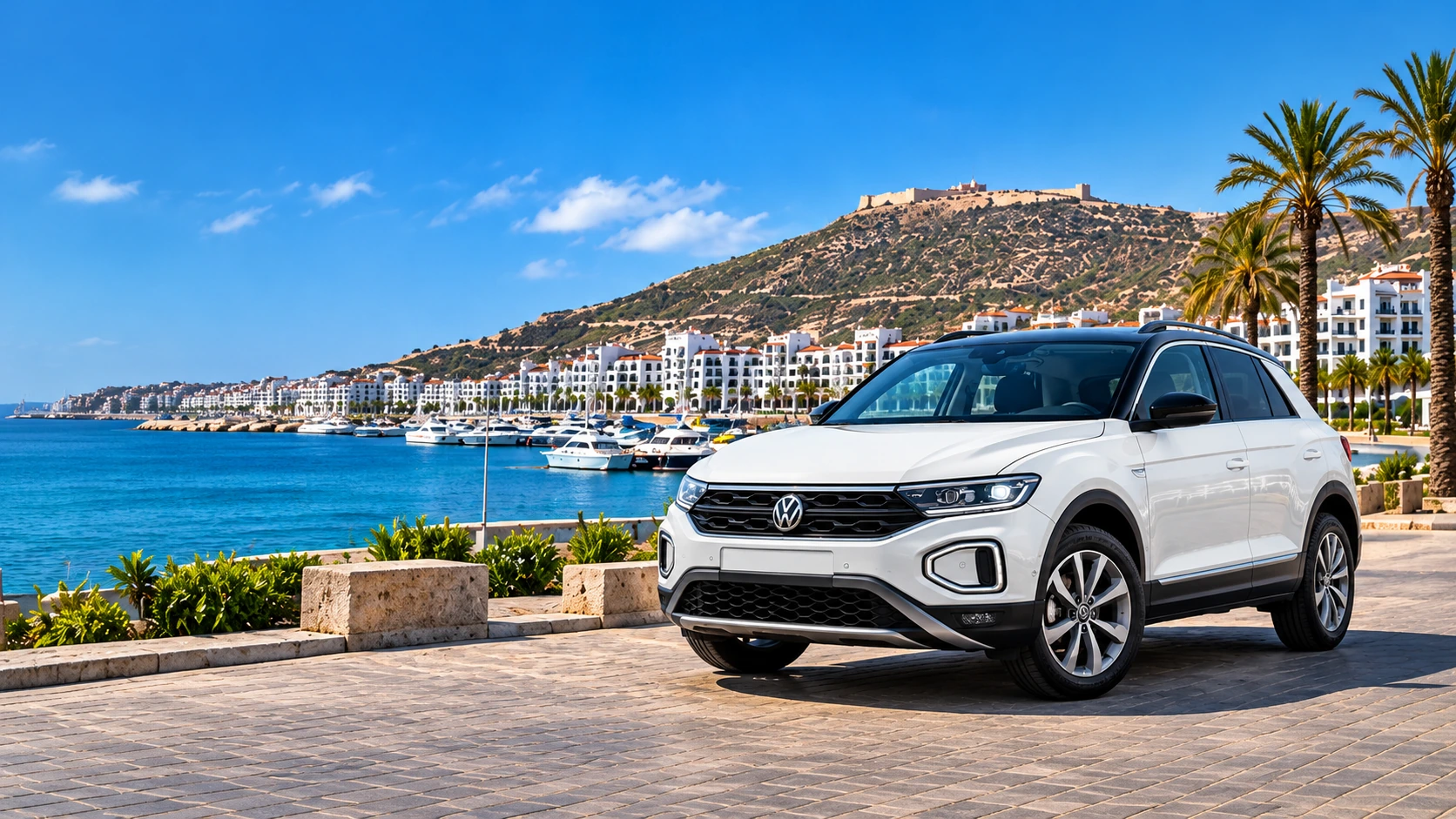 Volkswagen T-Roc blanc devant la marina d’Agadir